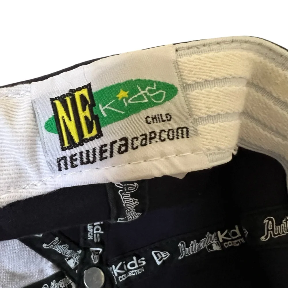 Boston Red Sox New Era baby Baseball Hat navy w/ letter B
Size 0-12months - Picture 2 of 8